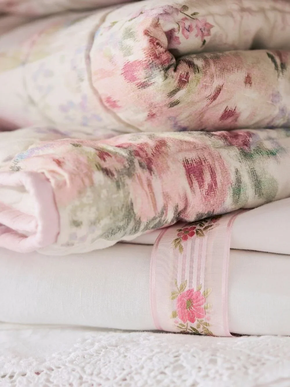 LoveShackFancy x Pottery Barn NWT Floral Bow Patchwork Embroidered Quilt KING